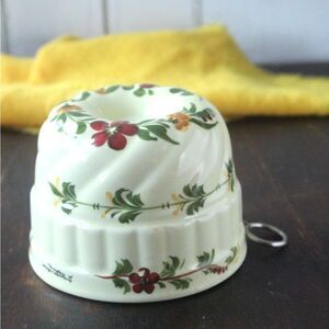 Vintage Ceramic Floral Hanging Mold